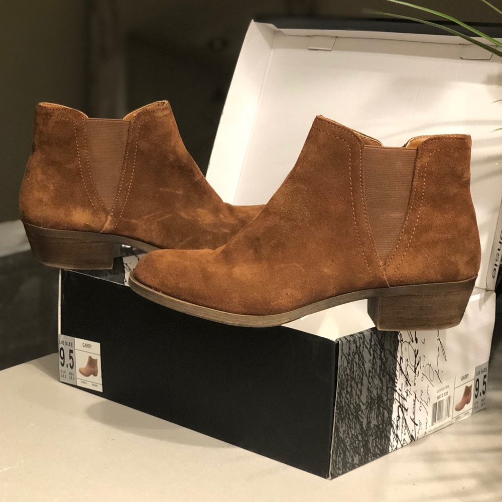 Kensie Suede Ankle Booties Size 9.5 (Tan)